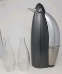 Sodastream Penguin Sparkling Seltzer Water, 1 Glass Carafe, New CO2 Cartridge. Fixed Price $99.99.
