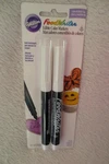 Wilton Food Writer Fine Tip And Bold Edible Markers Set New. Fixed Price $9.99.