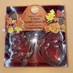 Vtg Wilton 9 Piece Leaves & Acorns Metal Cookie Cutter Set Autumn Fall Baking. Fixed Price $6.99.