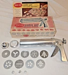 Wear-ever Vintage Cookie Gun Press And Pastry Decorator 3365. Fixed Price $20.00.