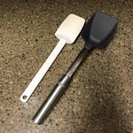 Pampered Chef Lot (2) Mix 'n Scraper #1657 Lg./ Scoop & Serve #100268. Fixed Price $22.90.